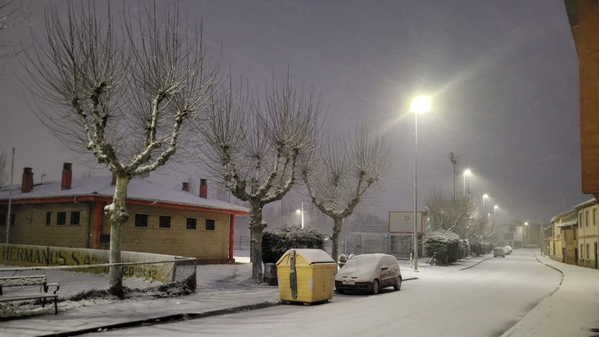 Serios problemas con la nieve en las carreteras de la ciudad de León 1