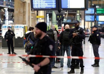 Ataque en Paris, 5 heridos con un cuchillo