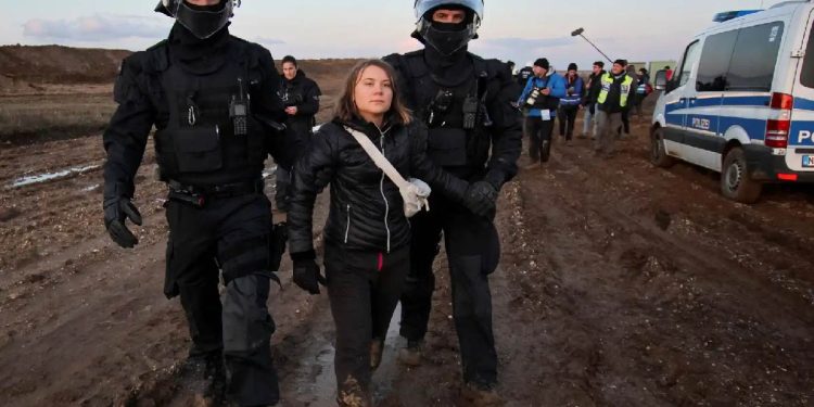 Greta Thunberg durante su detención