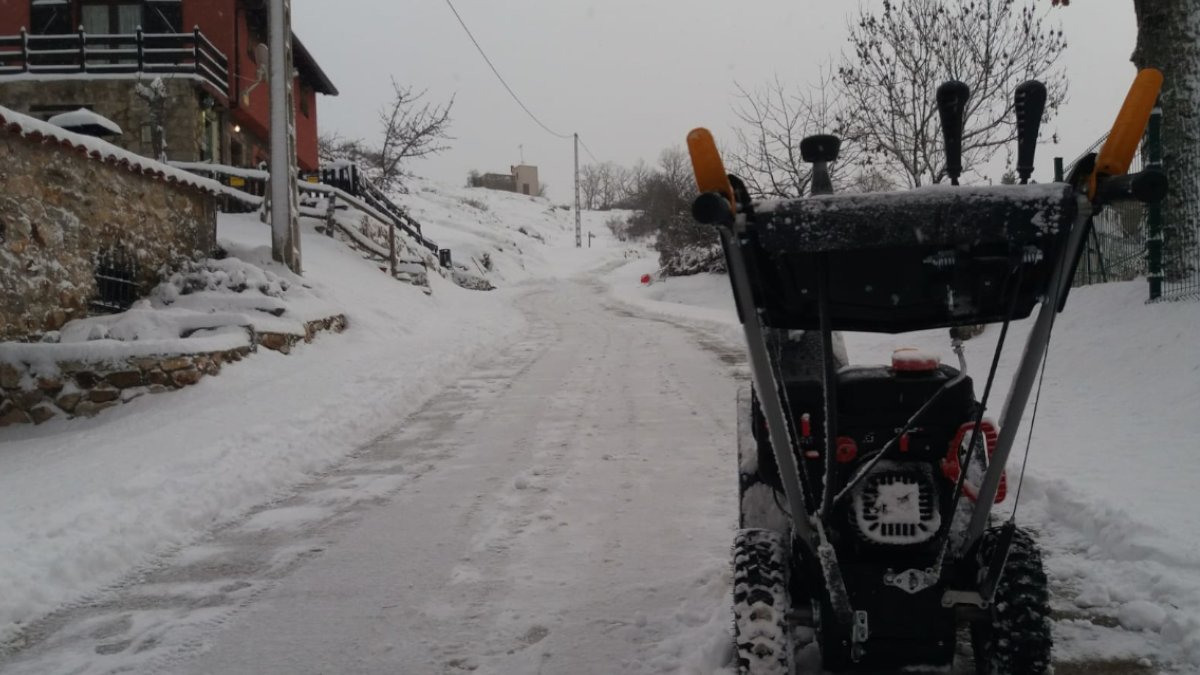 La gran nevada que ha dejado incomunicado Ferreras del Puerto 2