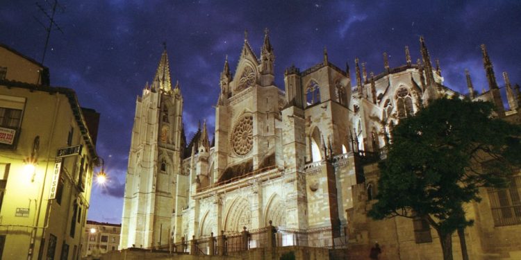 La plaza de León que es una de las más bonitas de España