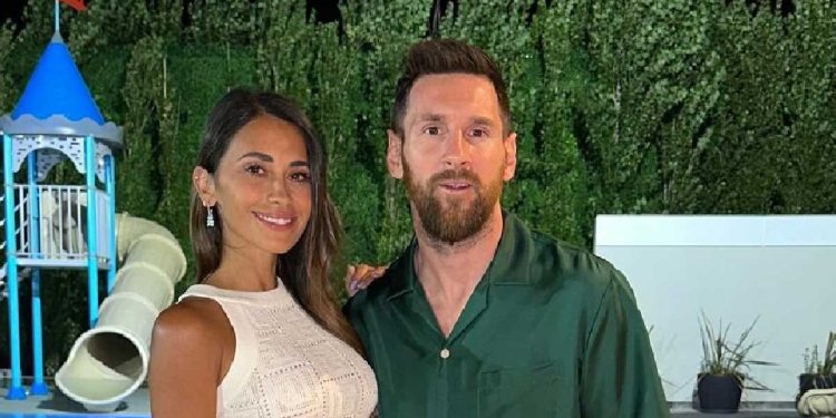 Messi con su traje de Nochevieja