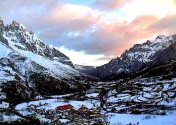 Paisaje de Valle de Valdeón nevado