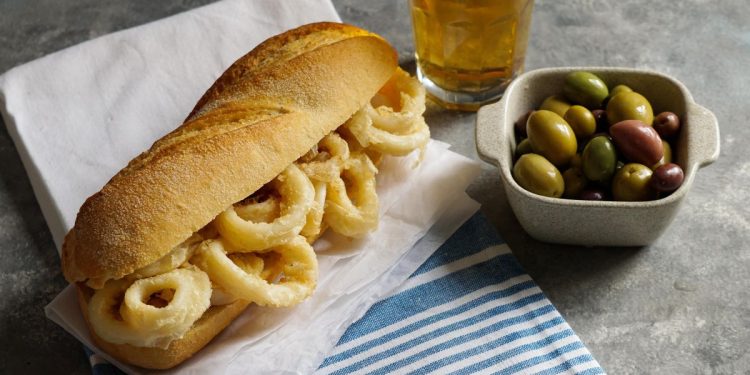 Gana 100 euros por comer un bocadillo en este bar de León 1