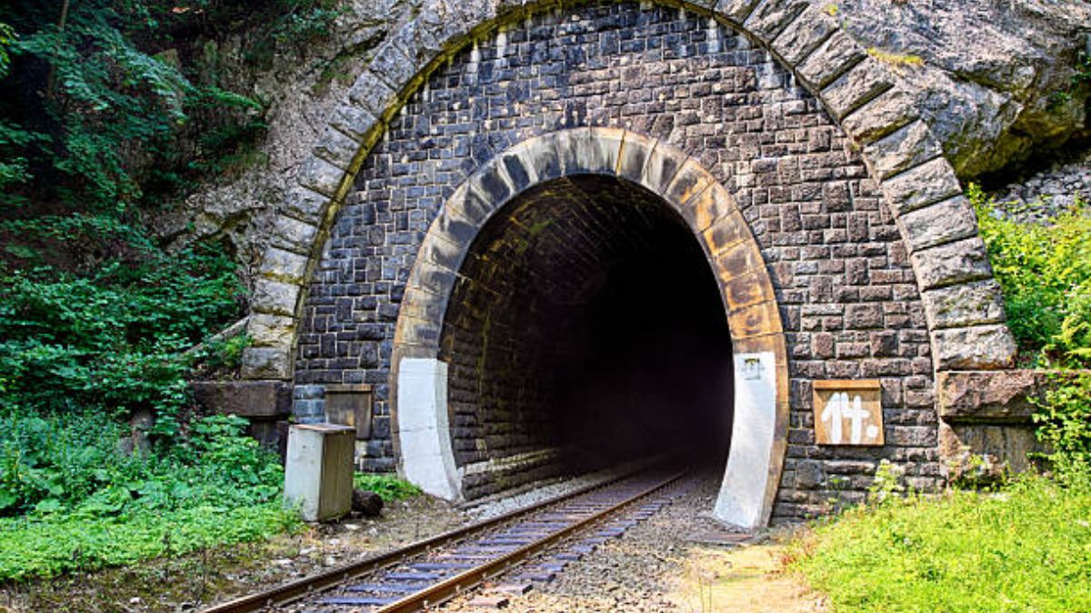 El problema de infraestructura del porqué los trenes no entran en el túnel 1
