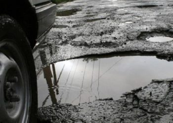 Baches en las calles de León