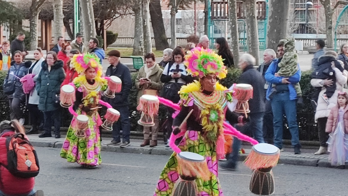 León saca sus galas más coloridas en el carnaval 8