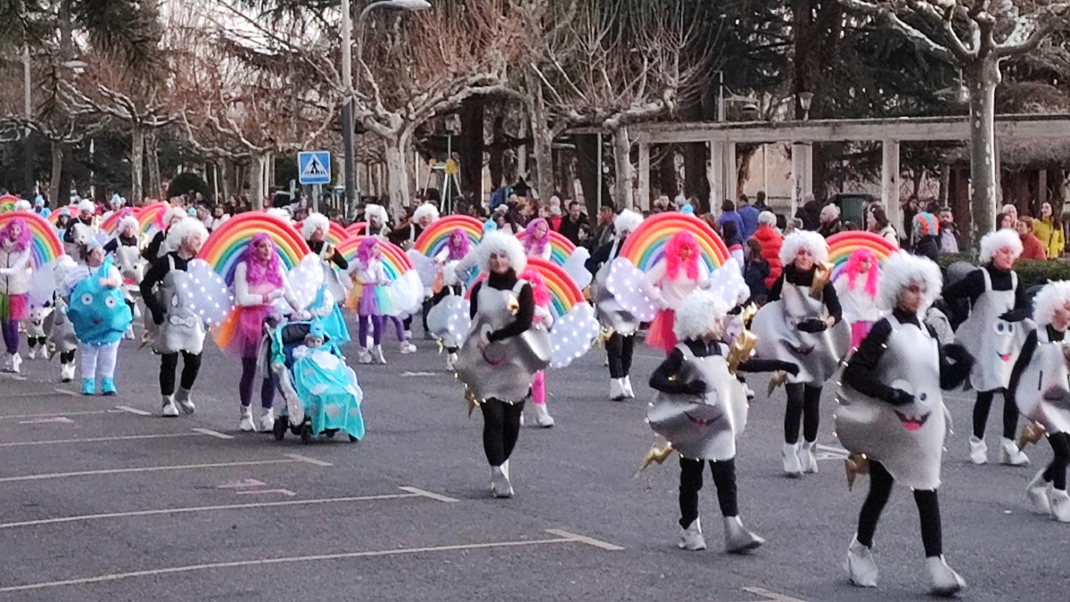 León saca sus galas más coloridas en el carnaval 4