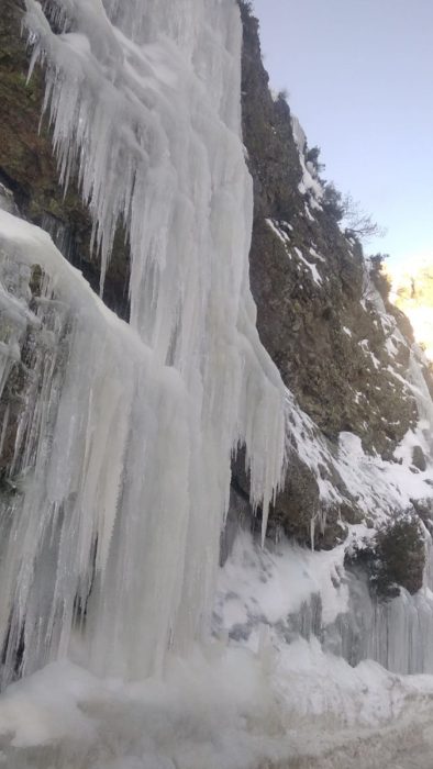 La impresionante y hermosa cascada de hielo de León 2