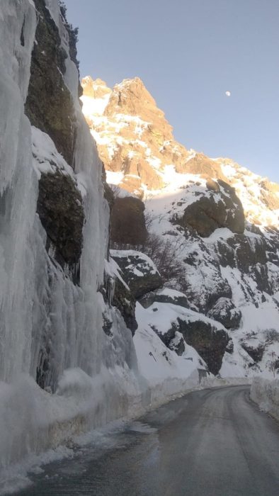 La impresionante y hermosa cascada de hielo de León 1