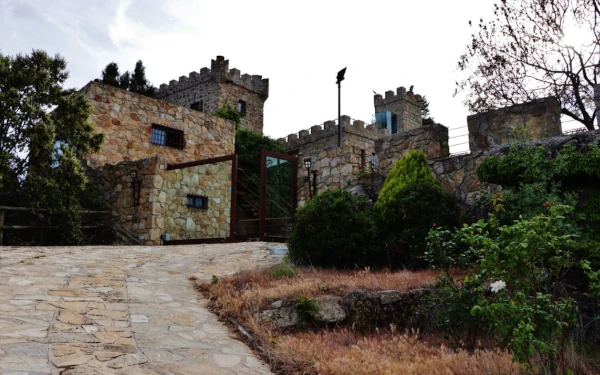 Se vende un increíble castillo con isla privada en Castilla y León 11
