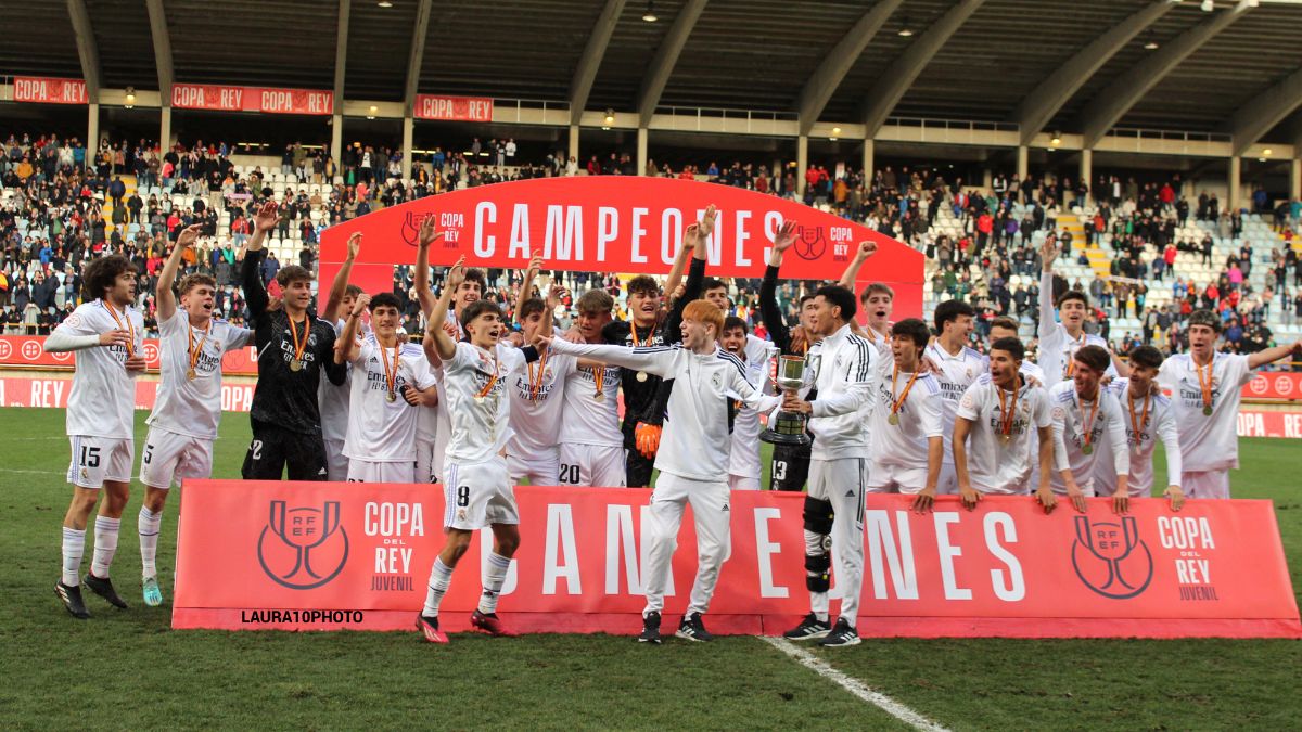 El Real Madrid levanta la Copa del Rey Juvenil en el Reino de León 1