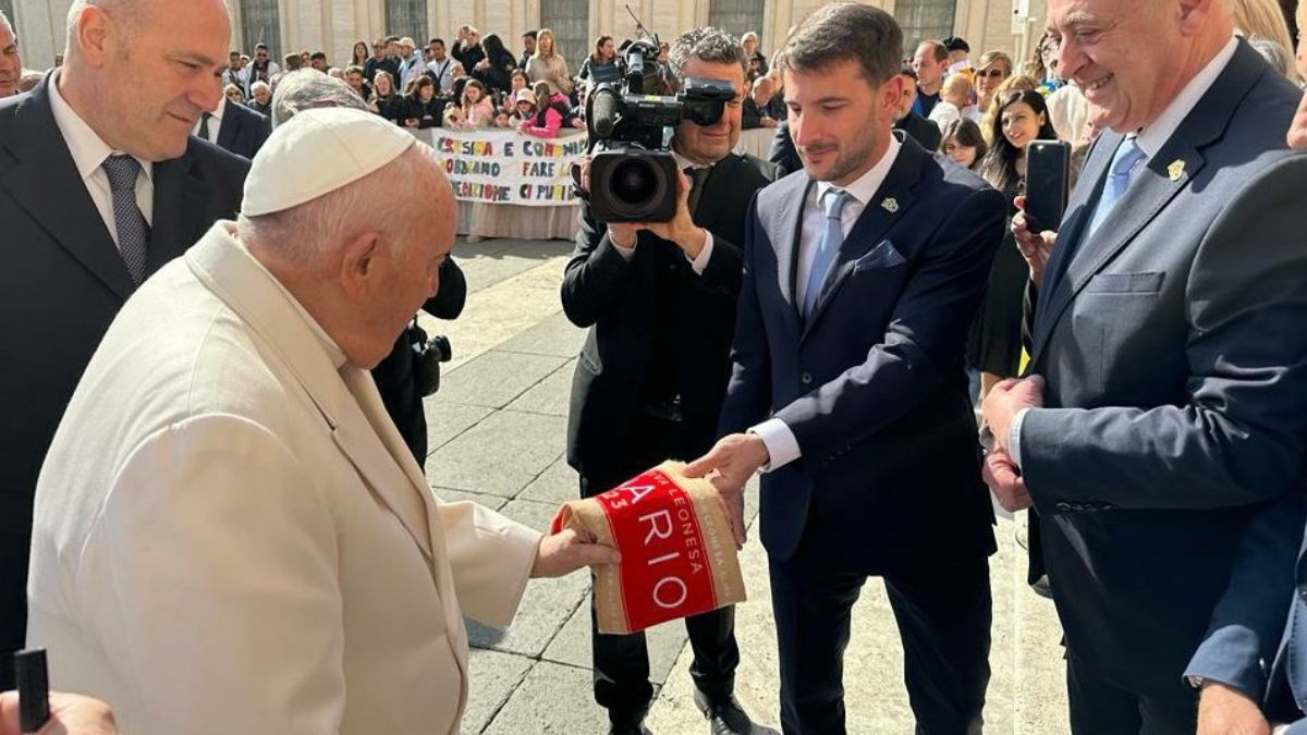 El Papa recibe a la Cultural Leonesa en el Vaticano 1