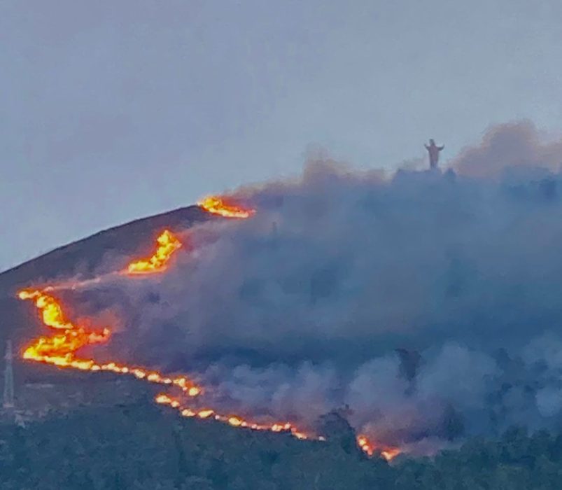 Las terribles imágenes del incendio en el Monte Naranco 1