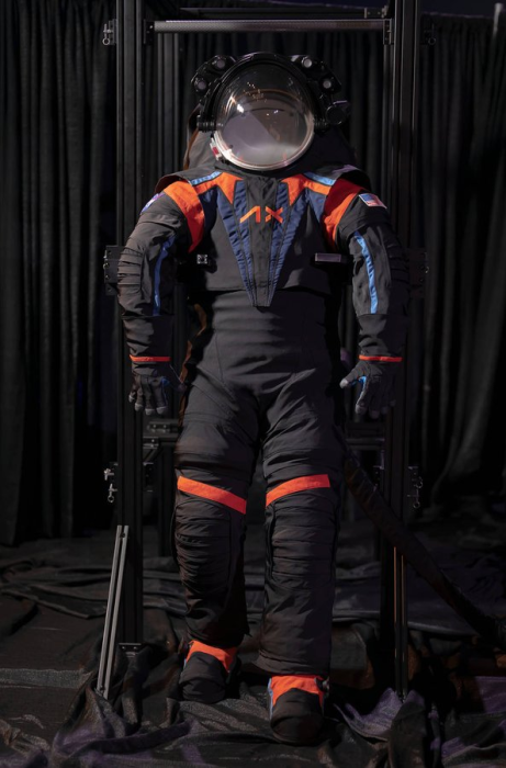 Presentación del traje de la NASA para ir a Luna 1