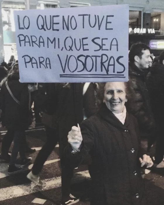 La pancarta viral de una señora el Día de la Mujer: "Que sea para vosotras" 1