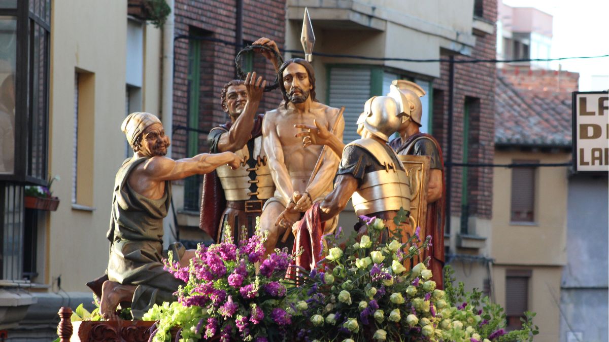 Las mejores imágenes de la Semana Santa en León 3