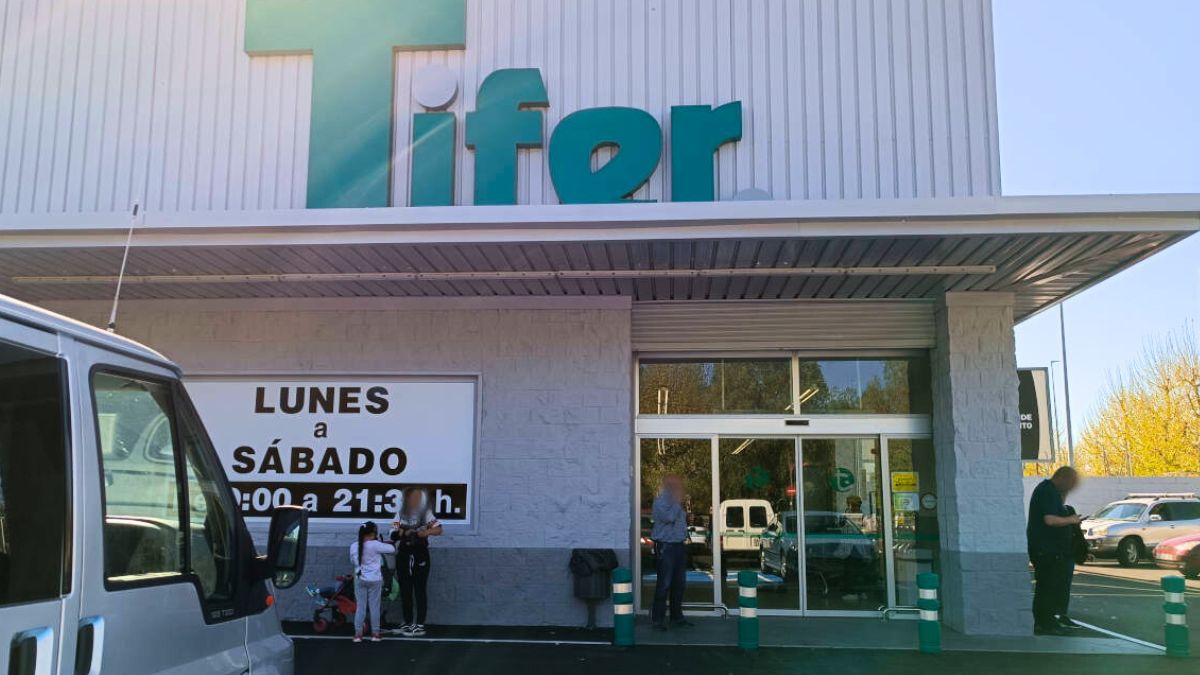 Furor por la apertura del nuevo supermercado Tifer en León 1