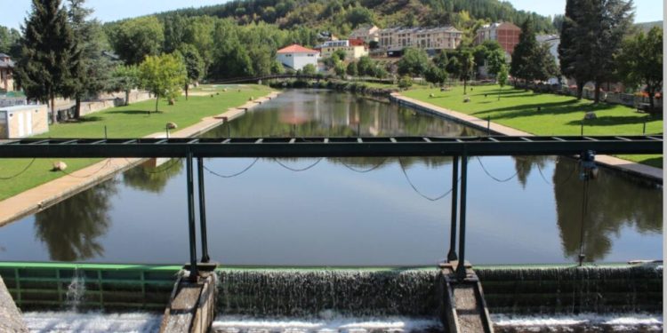 Piscina fluvial de Igüeña