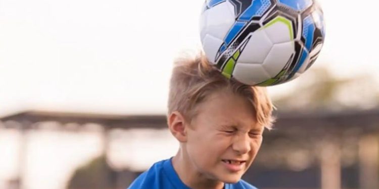 Balonazo a un niño