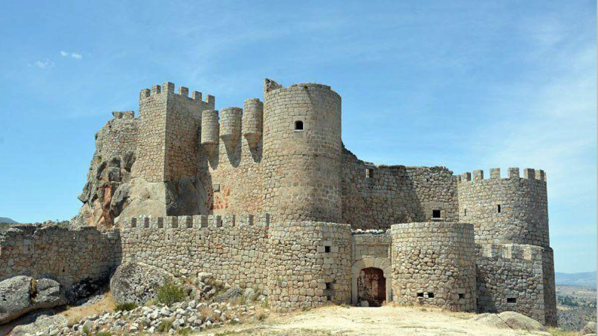 10 castillos de Castilla y León que te impresionarán 7