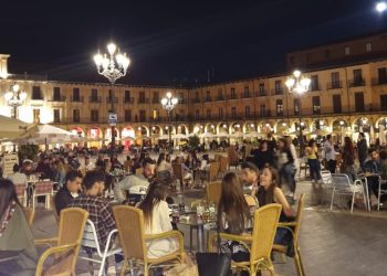 Dos traspasos en la lacra de los cierres de bares de León