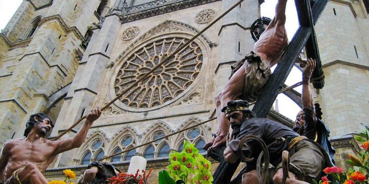 Procesión de Semana Santa en León