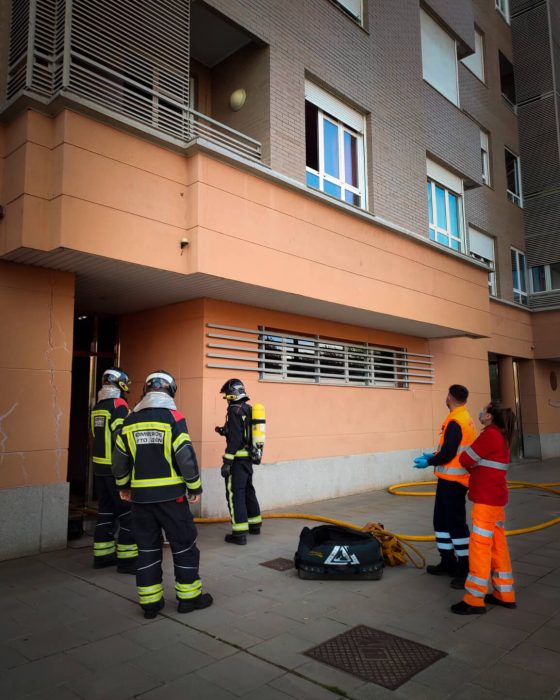 Un incendio siembra el pánico en Eras de Renueva 1