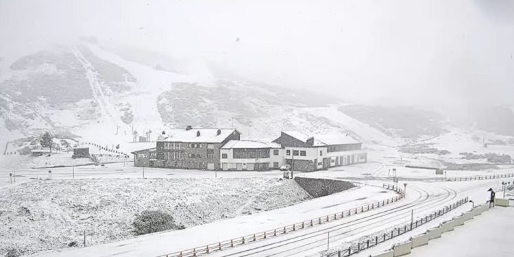 La estación de San Isidro se cubre de nieve en pleno mes de mayo 1