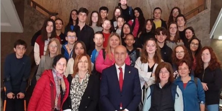 La gran bienvenida del alcalde de León a los estudiantes de intercambio francés 1