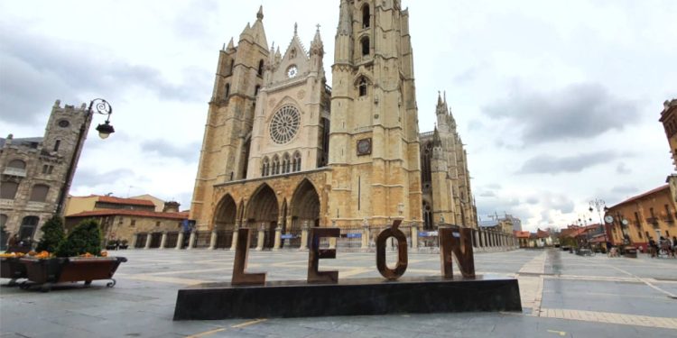 Letras del nombre de la ciudad de León