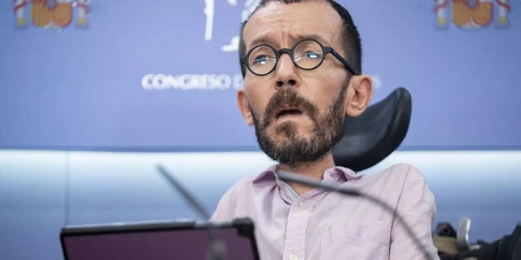 Líder de Podemos anunciando el impuesto para expropiar casas