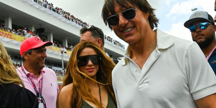 Tom Cruise está pendiente de Shakira en todo momento