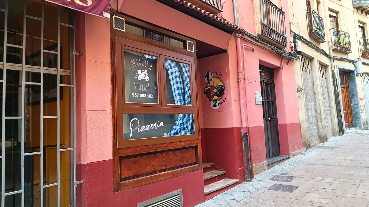 Furor por la apertura de una nueva pizzería en el centro de León 2
