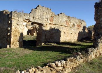 El monasterio que renace de sus ruinas y gana en Europa