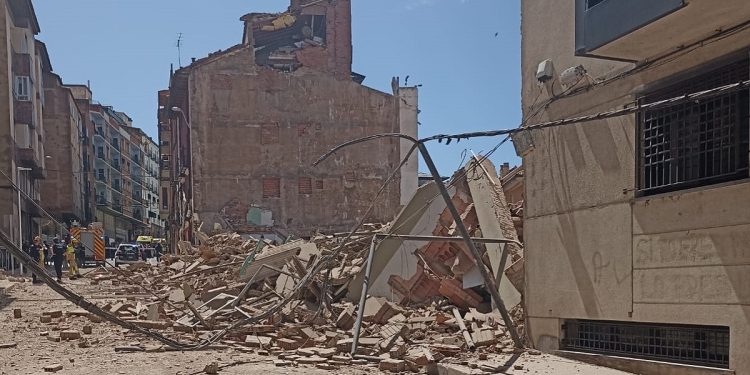 Un edificio se derrumba en Teruel por las lluvias