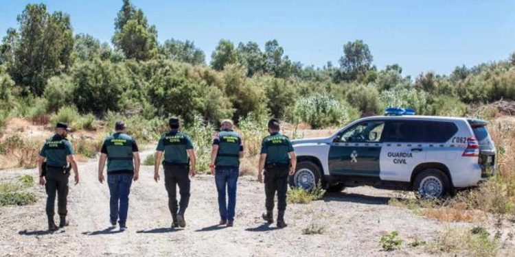 Guardia Civil buscando a la mujer desaparecida