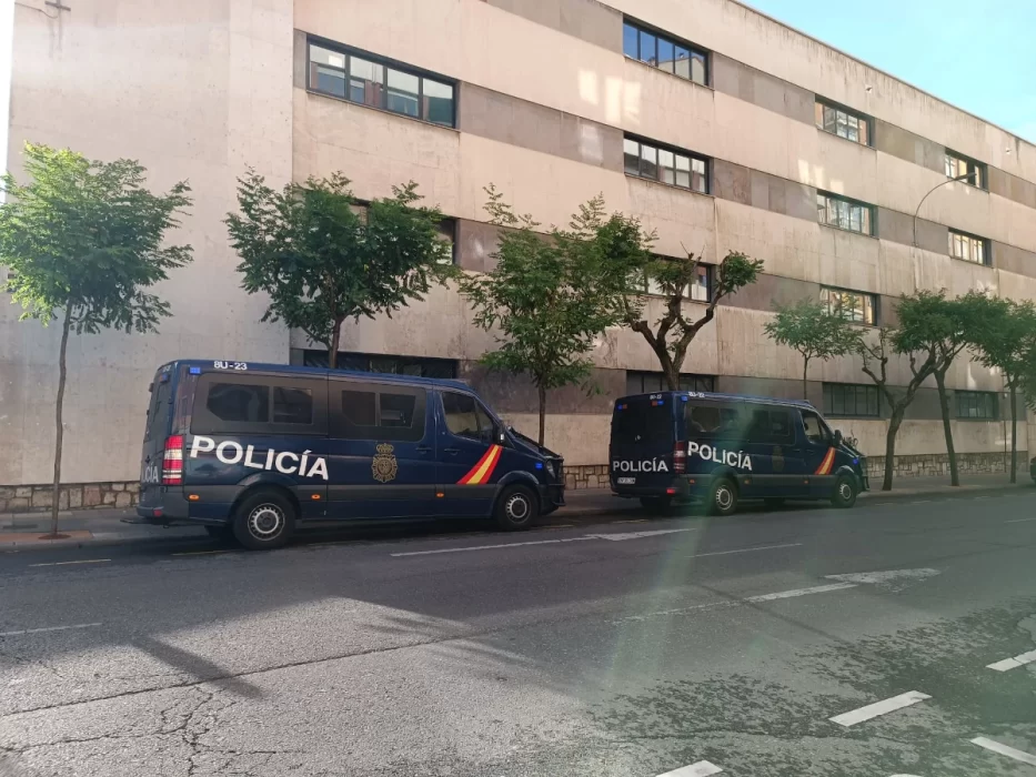 Gran despliegue de la Policía Nacional en León desde primera hora 3