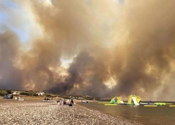 19.000 evacuados en un gran incendio