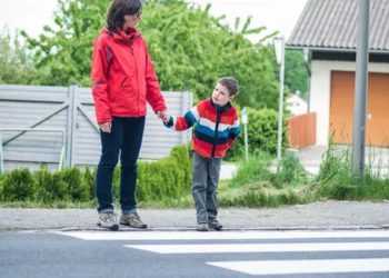 En el hospital el niño de 10 años golpeado por un coche policial