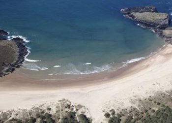 Rescatan a 2 de ellas menores en las rocas