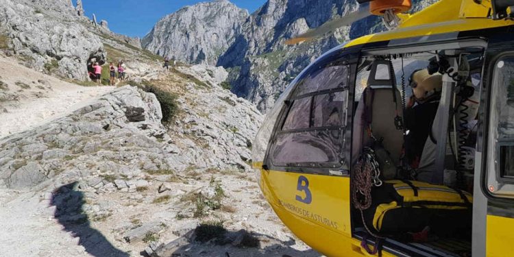 Helicóptero de rescate en la Ruta del Cares