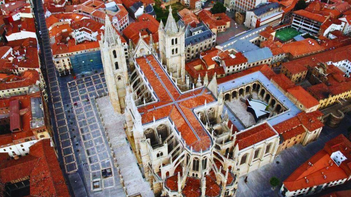 La Catedral de León vista desde el cielo