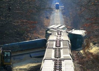 Tremendo descarrilamiento de un tren deja 30 muertos 1