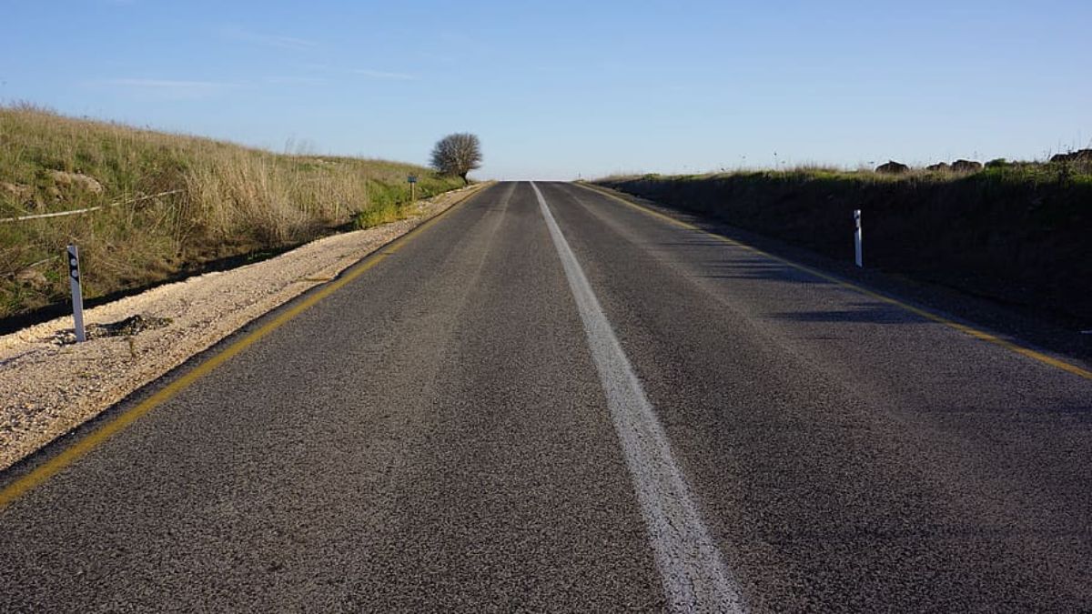 Tremendo accidente múltiple entre un camión y varios turismos 1