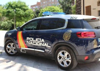 Interceptado un individuo con 2 katanas en la calle