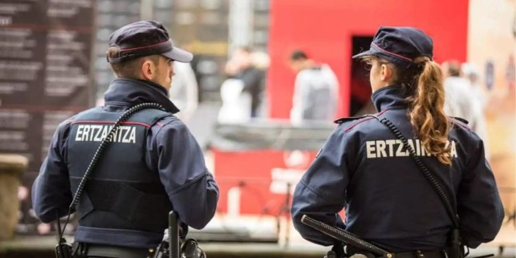 Un hombre con 2 escopetas dispara contra una sociedad gastronómica