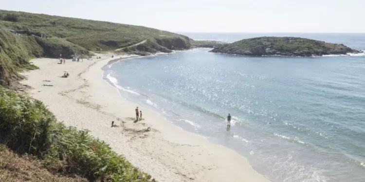 Cuerpo flotando en una playa de Galicia