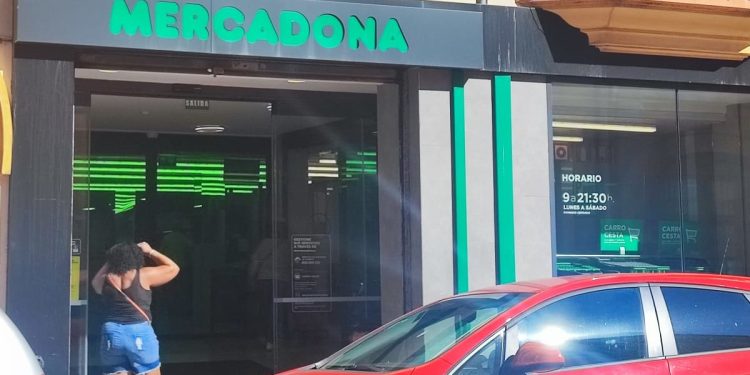 La generosidad en la puerta del Mercadona