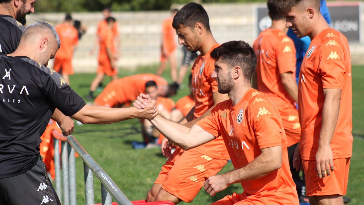 Las imágenes del entrenamiento de la Cultural Leonesa 2